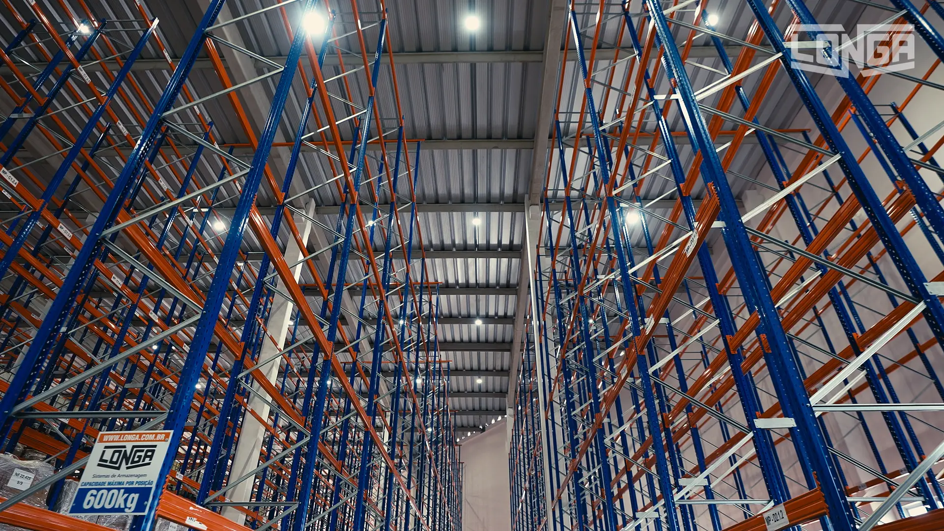 Porta Paletes: a estrutura essencial para uma armazenagem eficiente.